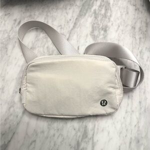 Lululemon Athletica White Opal Crossbody Bag 1L Like New